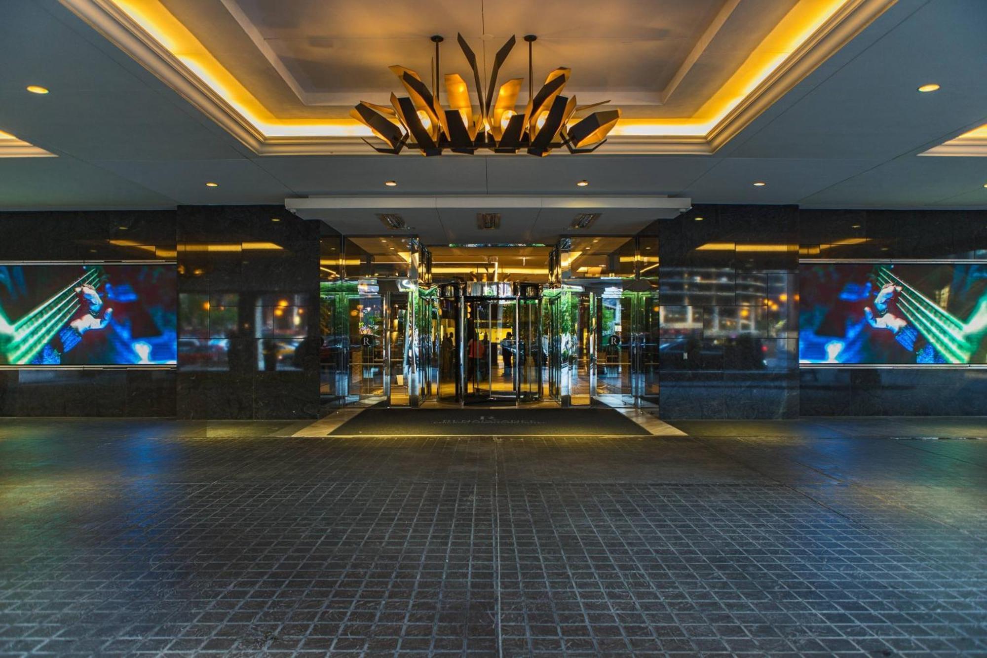 Renaissance Chicago Downtown Hotel Exterior photo