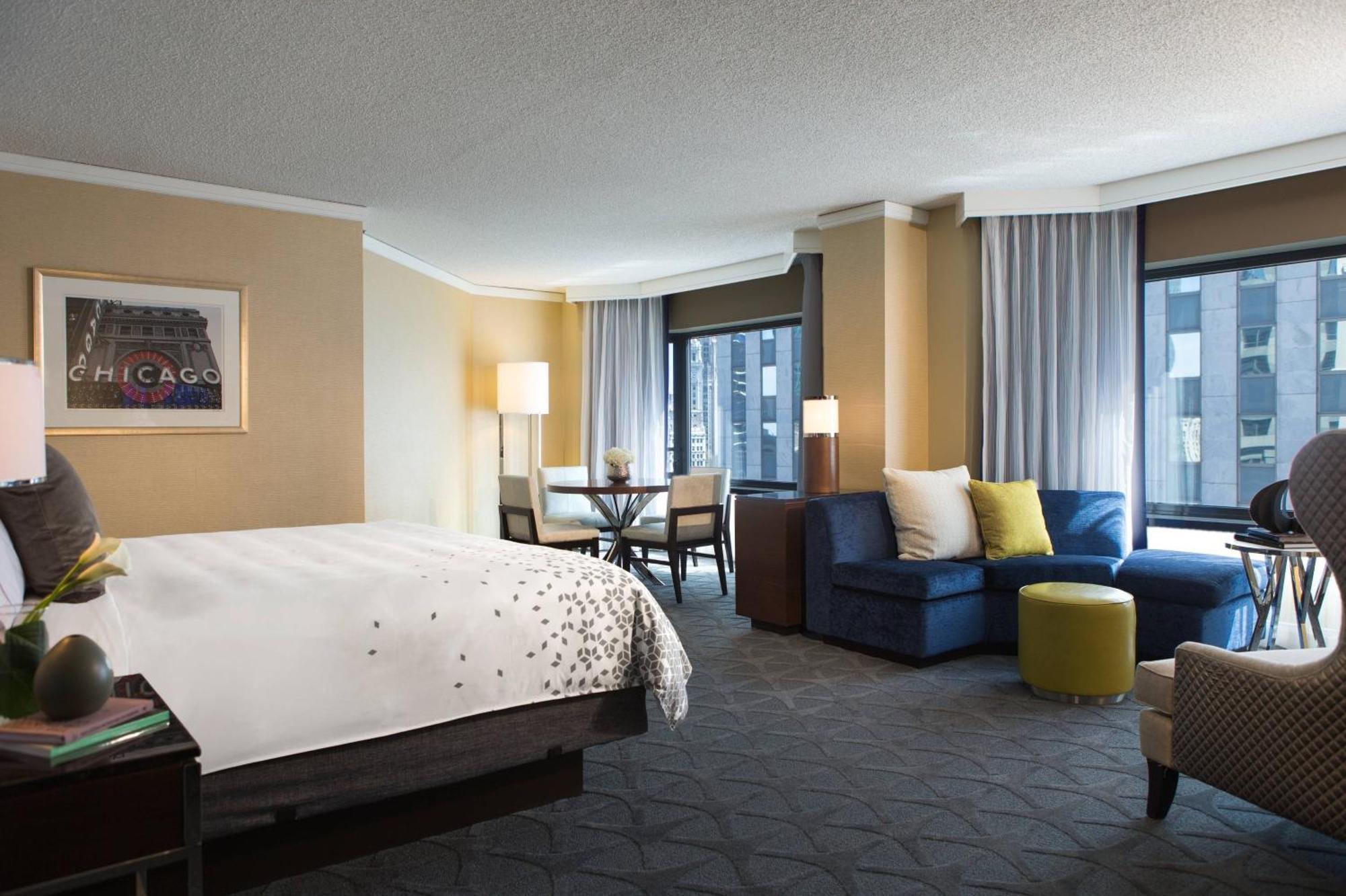 Renaissance Chicago Downtown Hotel Exterior photo